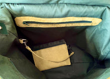 Cargar imagen en el visor de la galería, PACK BOLSO+NECESER+MONEDERO ANTELINA VERDE-KIWI
